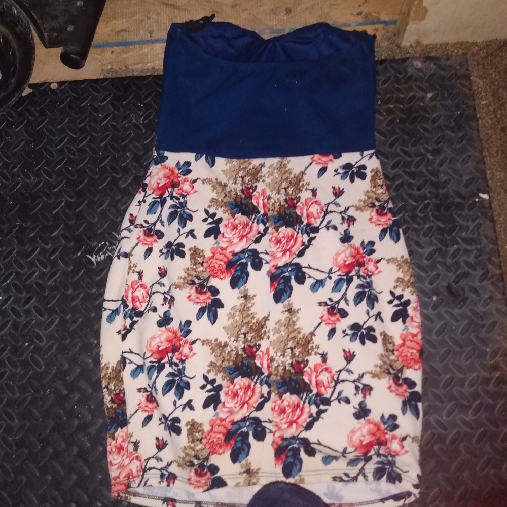 Dress - Picture 3 of 3